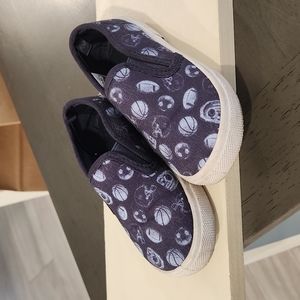 Little boys/toddler slip-ons size 8